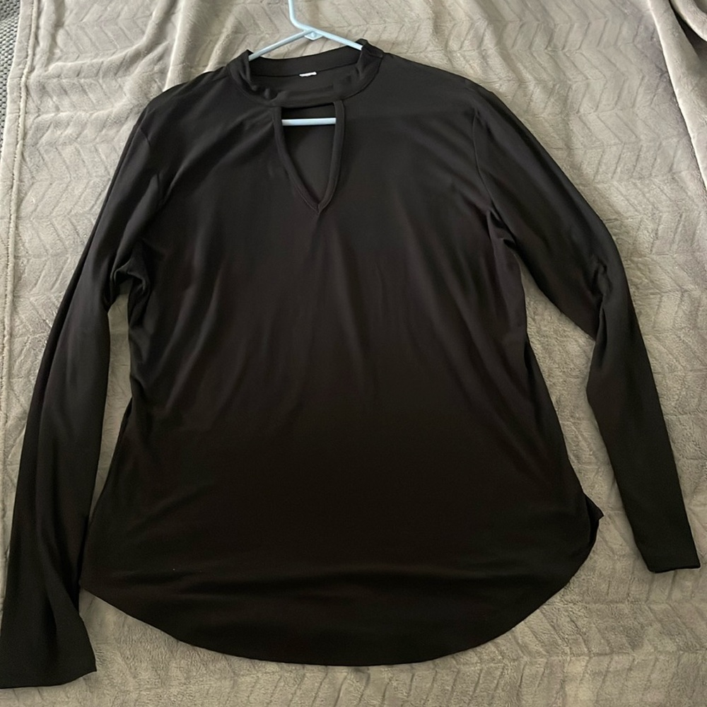 Black long sleeve top with v neck design extra soft